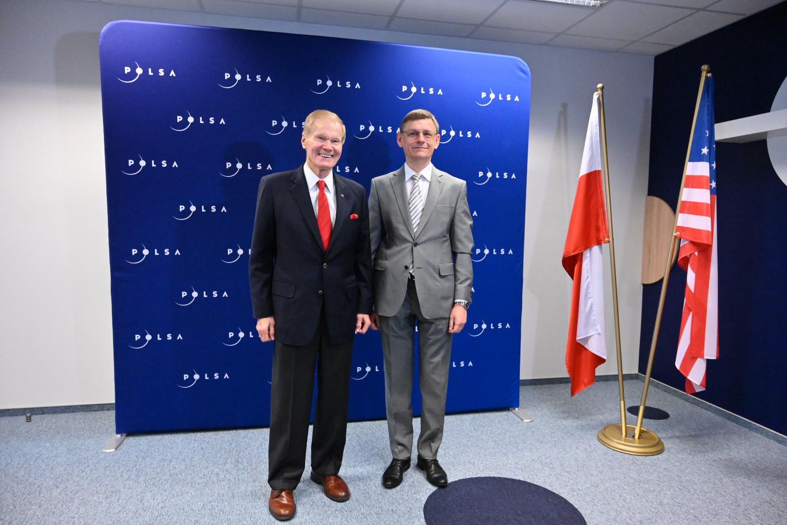 Szefowie agencji kosmicznych NASA i POLSA, Bill Nelson i Grzegorz Wrochna.