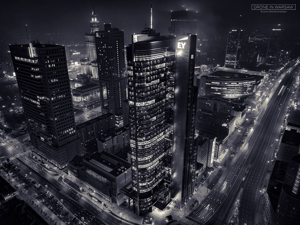 Warszawa z lotu ptaka wygląda przepięknie. Poznajcie wizję Drone in Warsaw 16