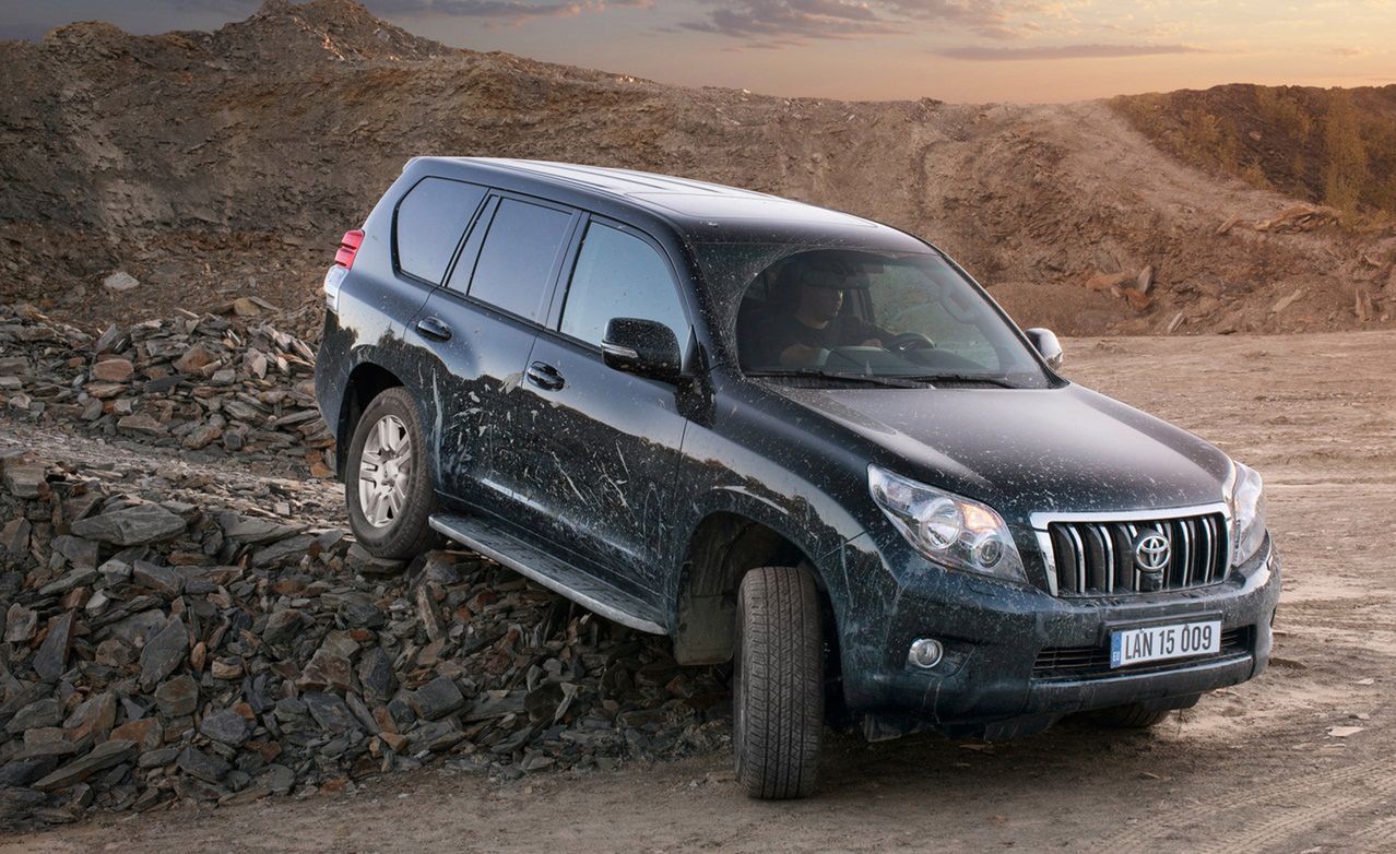 Toyota Land Cruiser Prado (fot. widewallpapers.net)