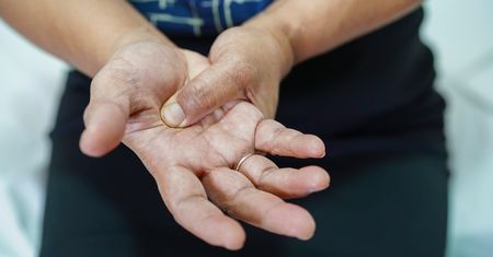 Znak ostrzegawczy. Objaw raka pojawia się na dłoniach