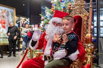 Kraków: Święty Mikołaj odwiedził wiślackie dzieci. Wiele atrakcji