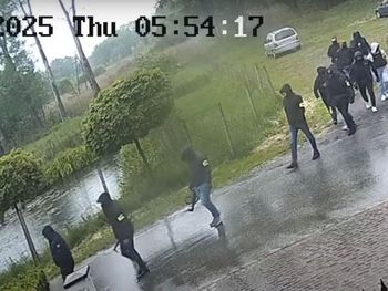 Nowa Huta: Policjanci poszli po włamywaczy. Zatrzymano dwóch mężczyzn, przejęto "sprzęt" i odzyskano część łupów