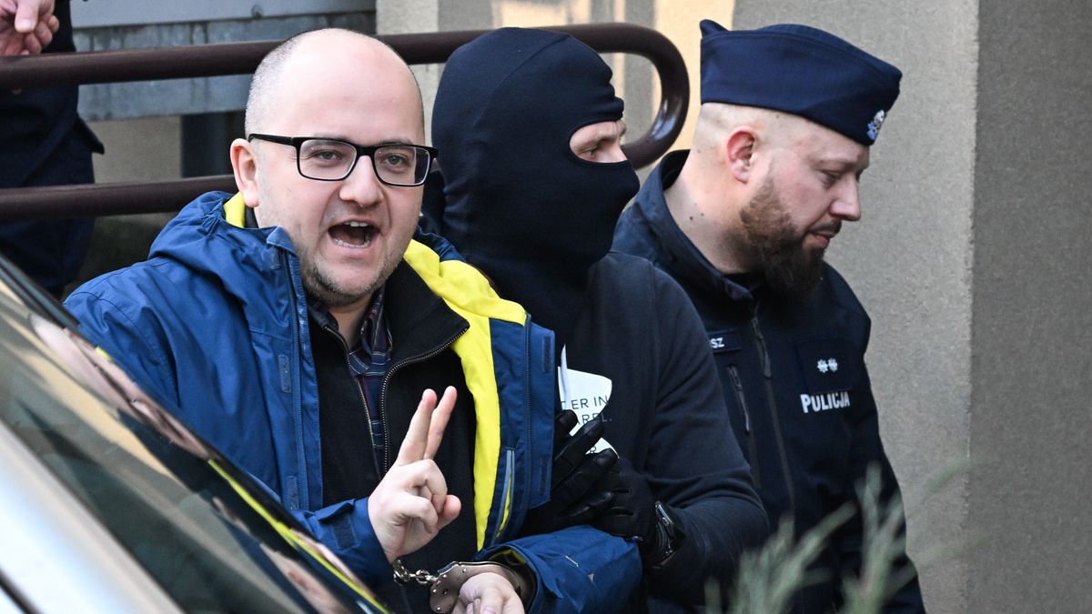 Dariusz Matecki
Radek Pietruszka
aresztowanie, dariusz matecki, immunitet, oskar�ony, pis, pose�, posiedzenie aresztowe, zarzutu, S�d Rejonowy, polityk, doprowadzenie, kajdanki, policja