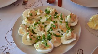 Tego lepiej nie łączyć z jajkami. W święta łatwo o błąd