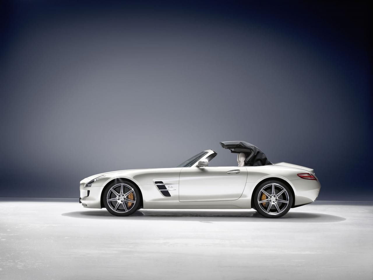 Mercedes-Benz SLS AMG Roadster [megagaleria] 27