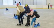 Poznań: Sezon na łyżwach rozpoczęty. Przyszli pojeździć na lodzie