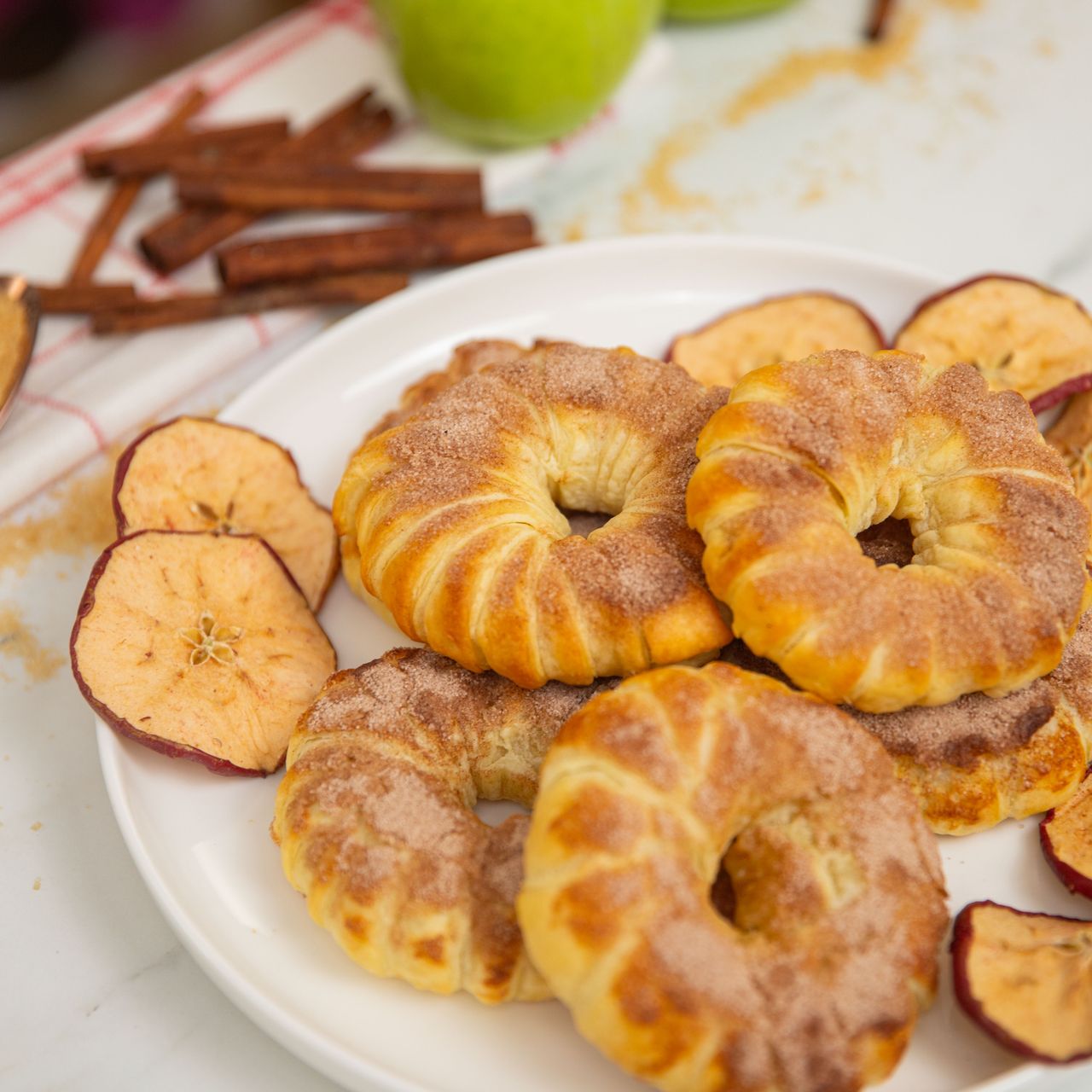 Apple rings in batter - Delicacies