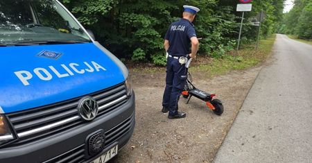 Jechał hulajnogą elektryczną mając ponad 2 promile. 30-latek dostał 2500 zł mandatu