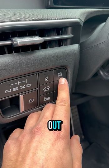 Wideo: przycisk H2O out w Hyundaiu Nexo. Do czego służy?