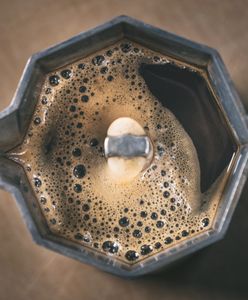 Produkty wzbogacone kofeiną – czy warto po nie sięgać?