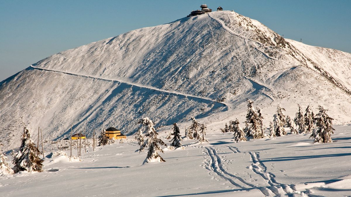 "Szybko rośnie temperatura na Śnieżce" - donosi KPN.