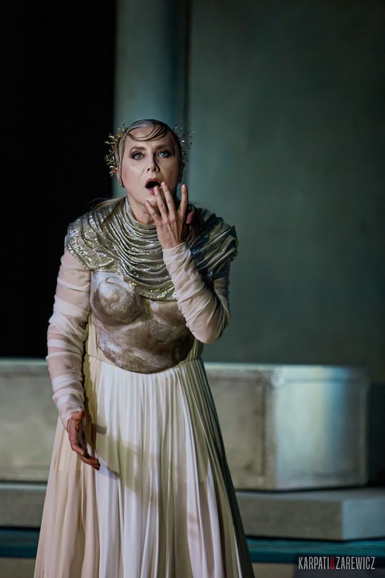 Anna Radziejewska (Ottavia) w „Koronacji Poppei” w Polskiej Operze Królewskiej © Karpati & Zarewicz, materiały Polskiej Opery Królewskiej