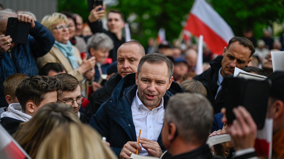 Polish Presidential Candidate Karol Nawrocki Holds Rally In Garwolin
GARWOLIN, POLAND - MAY 05: Karol Nawrocki, a non-partisan Presidential candidate supported by the Law and Justice Party, greets supporters and gives autographs during a political rally as the Presidential campaign enters the last two weeks on May 05, 2025 in Garwolin, Poland. Karol Nawrocki's rally in Garwolin comes days after his meeting with US President Donald Trump in the White House, in a show of support for Nawrocki as the candidate for Poland's nationalist opposition party Law and Justice (PiS), ahead of the country's upcoming presidential election on May 18. Nawrocki has been polling closely behind the ruling Civic Coalition (KO)'s candidate Rafal Trzaskowski. If neither wins 50% of the vote in the first round ballot, a runoff will be held on June 1.  (Photo by Omar Marques/Getty Images)
Omar Marques