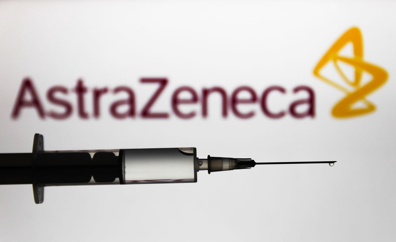 Szczepionka na COVID firmy AstraZeneca wkrótce w Europie? "Opinia pod koniec stycznia"