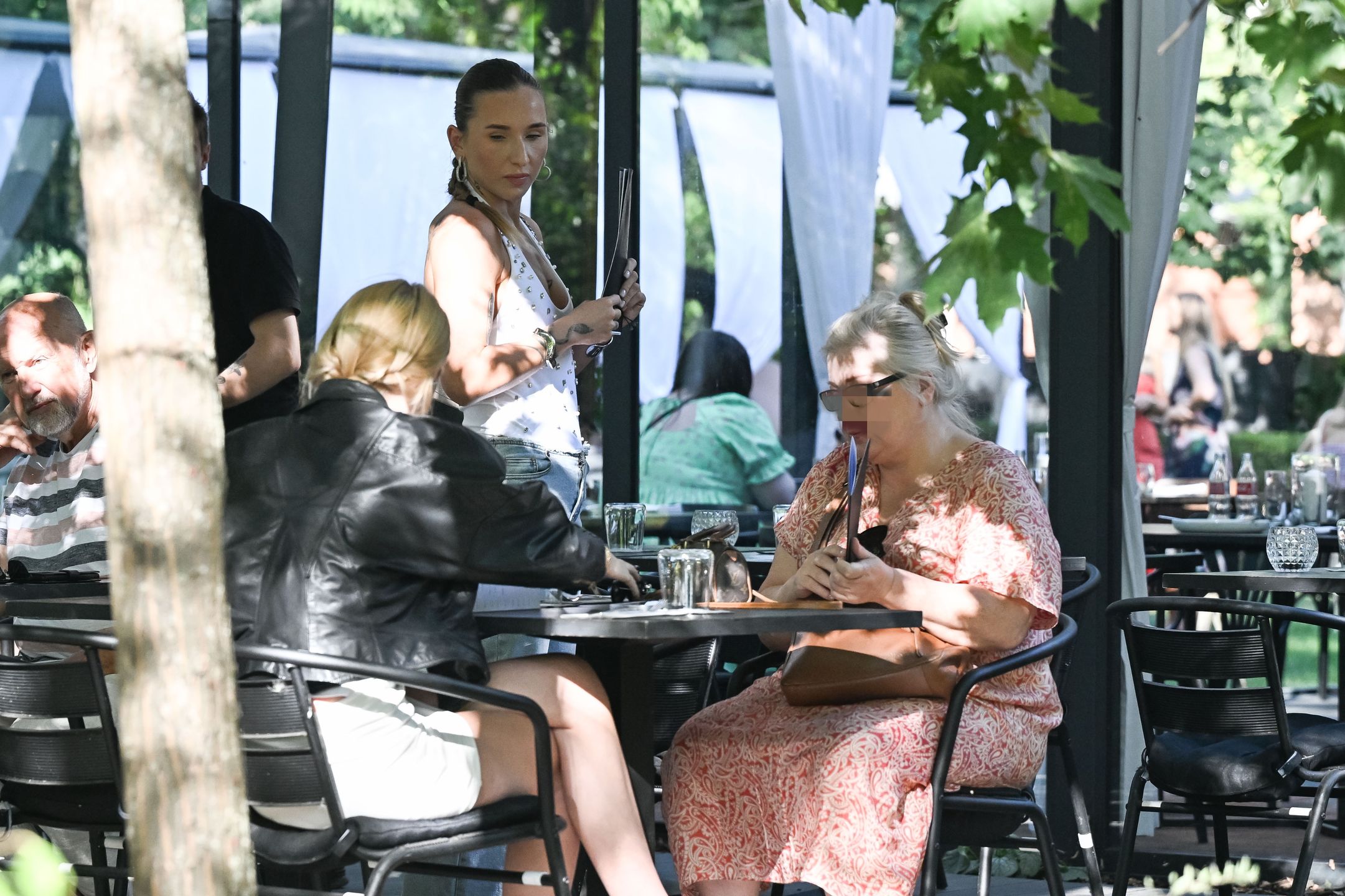 Marta Linkiewicz umówiła się na obiad z mamą i siostrą