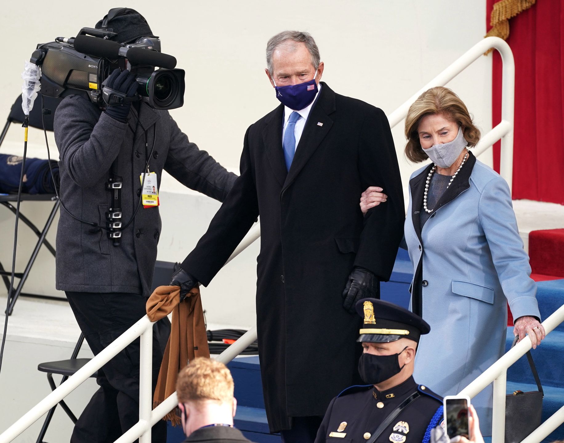 Joe Biden przywódcą USA. George W. Bush także nie opuścił ceremonii