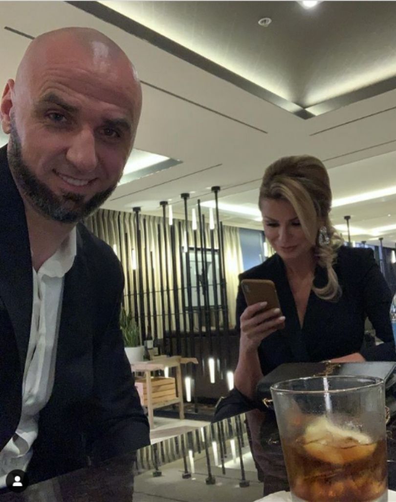 Marcin Gortat pozuje z żoną w Los Angeles