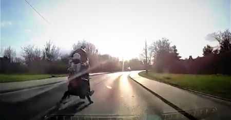 Motocyklista się doigrał. Mocne nagranie z Bydgoszczy