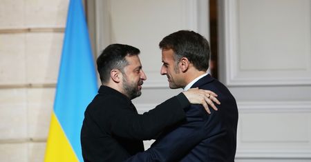Macron rozmawiał z Trumpem. Relacjonował spotkanie z Zełenskim