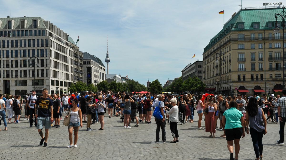 reporter_baza_2020-1209.06.2019 Niemcy Berlin N/z Plac Paryski (Pariser Platz) znajdujacy sie przed  Brama Brandenburska (Brandenburger Tor) Fot. Gerard/REPORTERGerard/Reporter