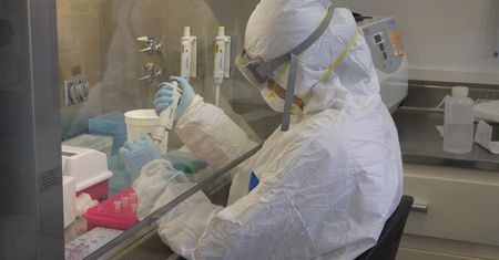 Ten lek pomoże walczyć z koronawirusem? Obiecujące prognozy