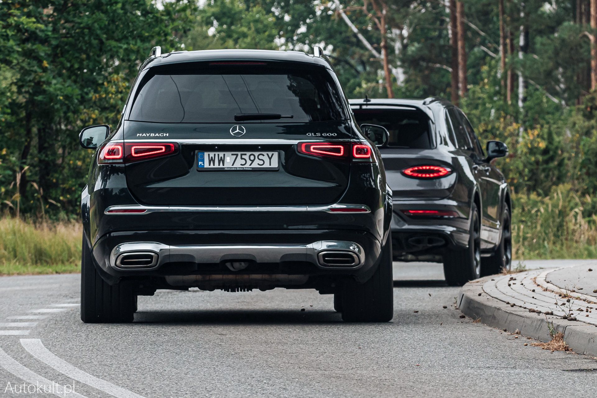Range Rover (2022) vs Bentley Bentayga S (2022) vs Mercedes-Maybach GLS 600 (2022)