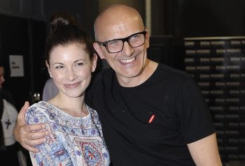 Dzieli ich 25 lat. Został ojcem po 50-tce