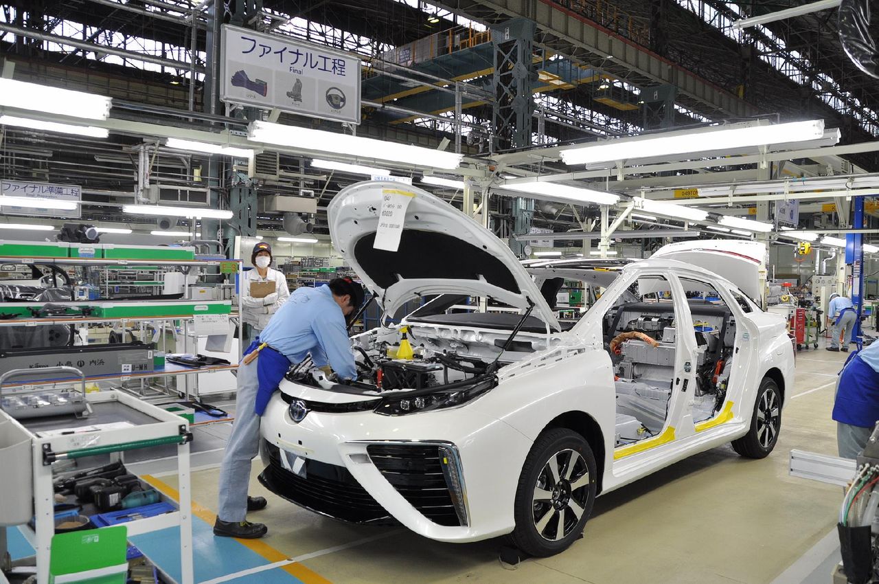 Toyota zwalnia z produkcją aut. Nawet Japończykom brakuje półprzewodników
