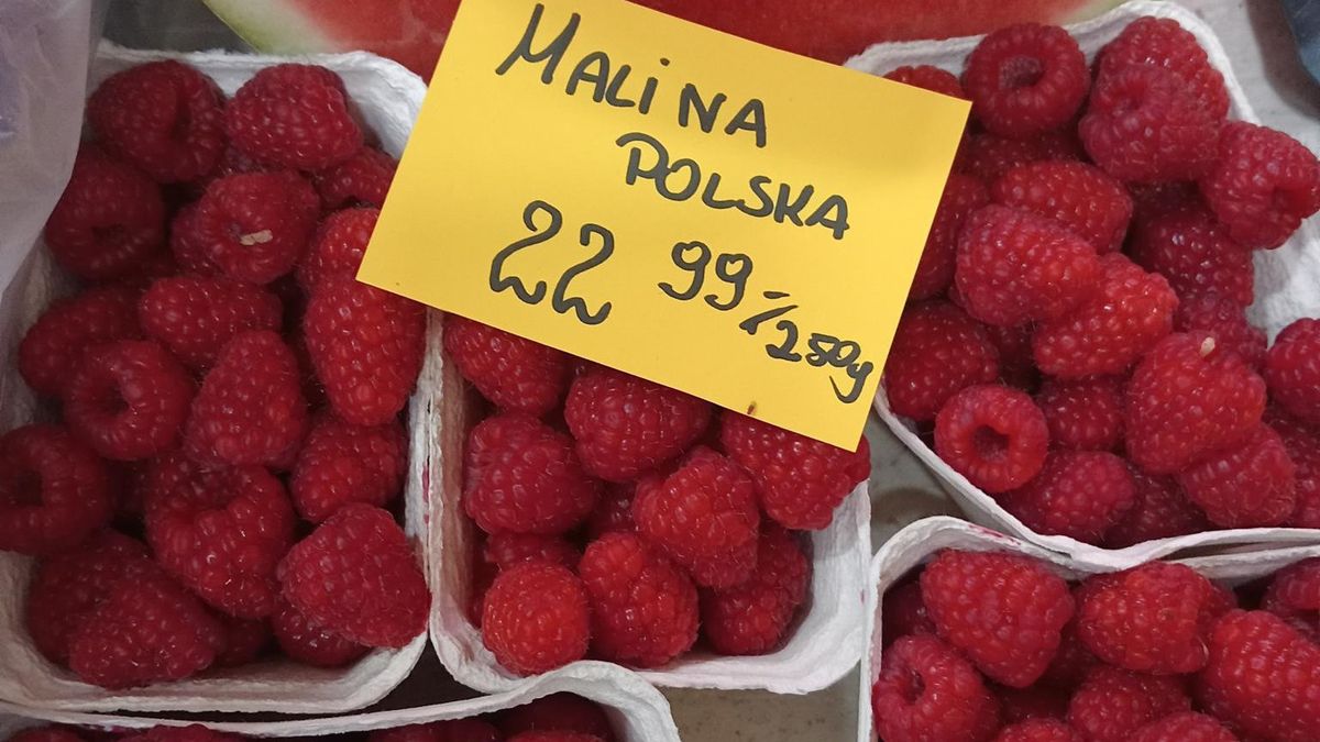 Prawie 23 zł za 250 g malin. Tyle kosztują owoce na Bemowie w Warszawie