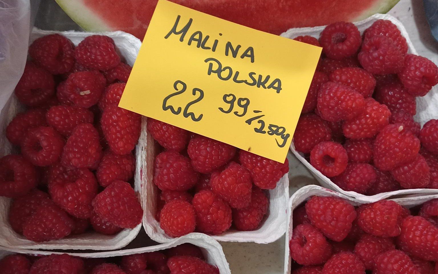 Prawie 23 zł za 250 g malin. Tyle kosztują owoce na Bemowie w Warszawie