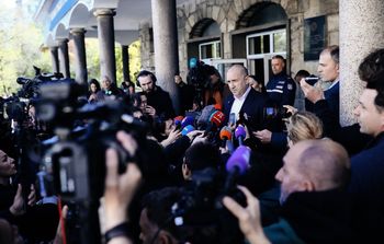 Exit poll w Bułgarii. Koalicja Radewa wygrywa wybory parlamentarne