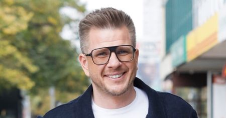 Filip Chajzer pozował z młodszą o 13 lat partnerką podczas koncertu Beaty Kozidrak. Teraz wypoczywają na Dominikanie. Kiedy debiut na ściance? (FOTO)