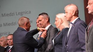 Dzień Hutnika 2025 w KGHM. Na akademii w Głogowie odznaczono blisko 70 zasłużonych pracowników