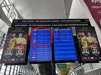 Koszmar pasażerów trwa. "Kazali czekać pod bramką, żeby 30 min przed lotem nas cofnąć"