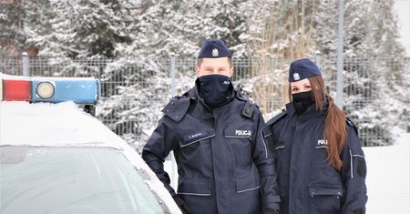 Wrocław. Wpadł do dziury na terenie budowy. Uratowali go policjanci