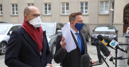 Rzeszów. Posłowie opozycji kontrolowali ekspresowe tempo szczepień