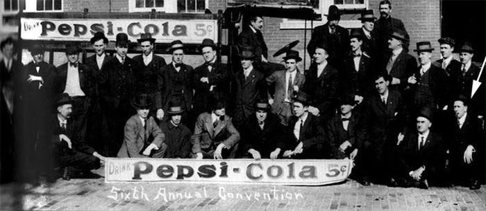 Tak zaczynali giganci. Zobacz historyczne zdjęcia początków znanych firm 11