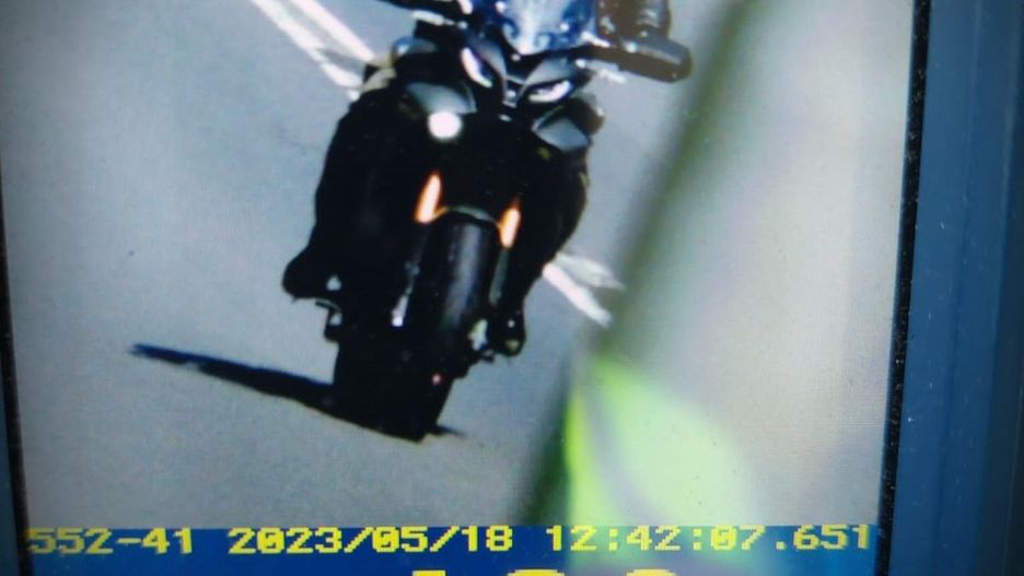 Motocyklista jechał 130 km/h