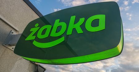 2000 zł na zakupy. Nowe oszustwo "na Żabkę"