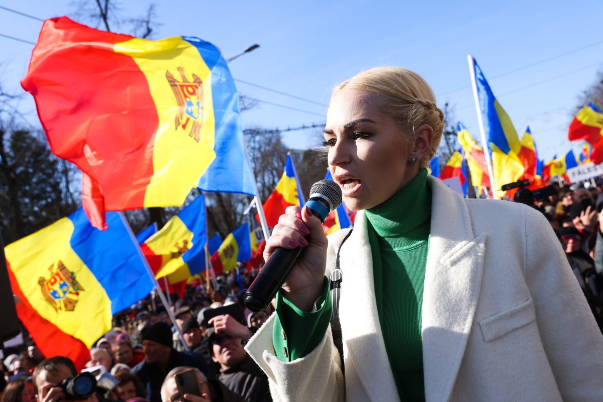 Marina Tauber (Shor) przemawia na antyrządowej demonstracji w Kiszyniowie