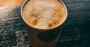 Kawa na wynos to zagrożenia. Kubek jest doskonałym źródłem mikroplastiku