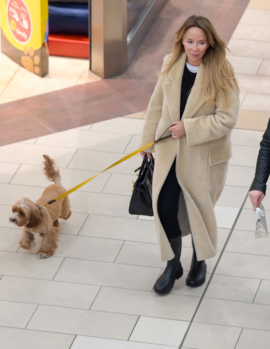 Joanna Przetakiewicz w centrum handlowym