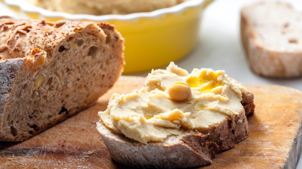 Domowy hummus to pyszne smarowidło do chleba
