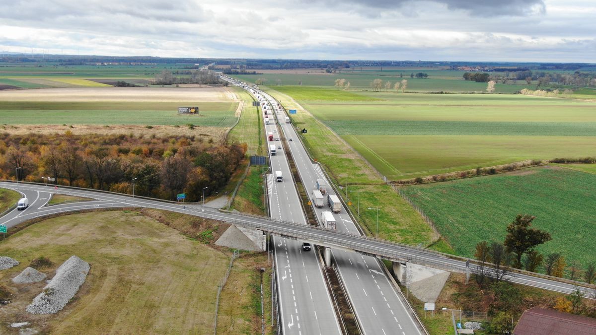 Controversy over widening a major highway.  “These are radical differences.”