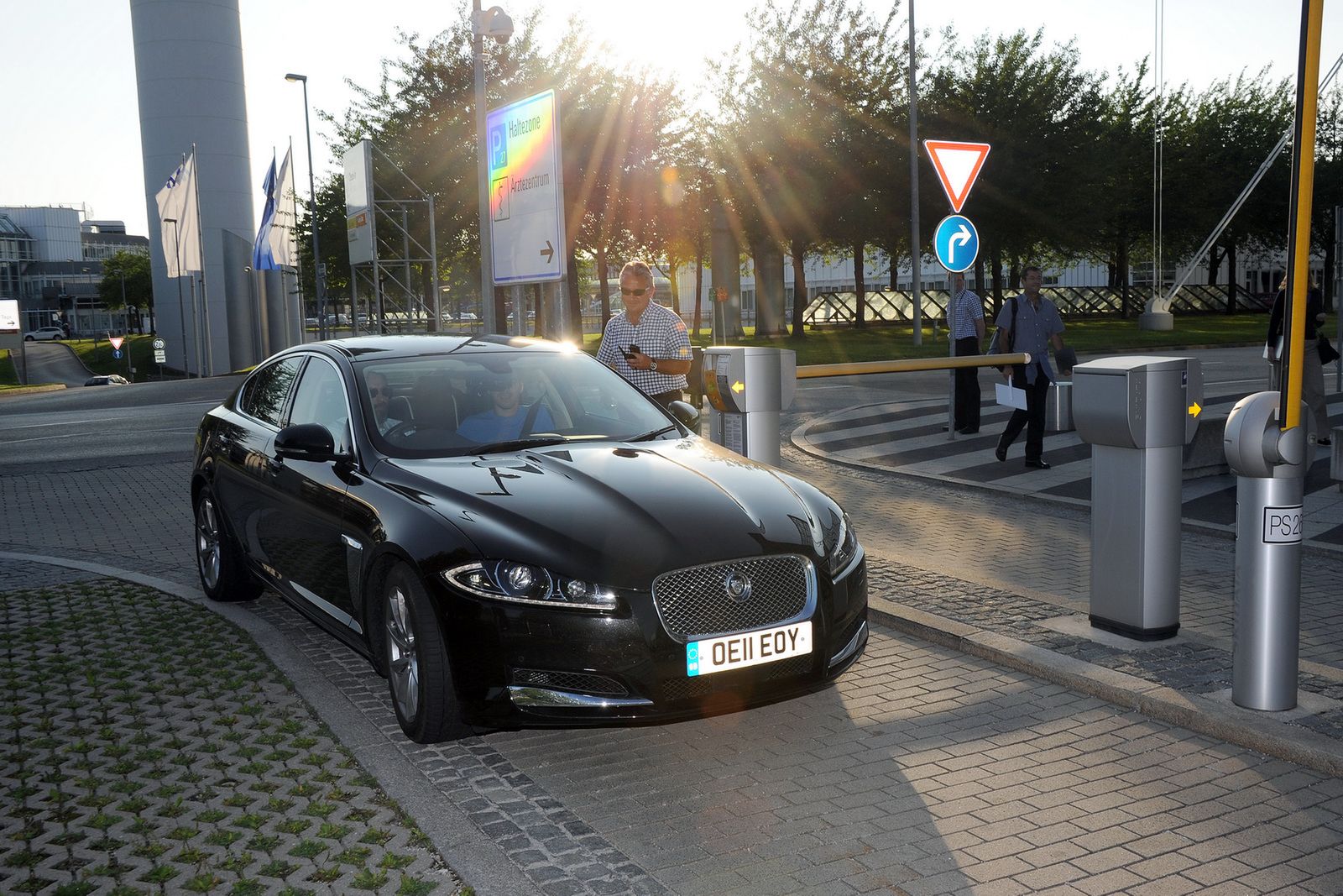 2012-Jaguar-XF-Diesel