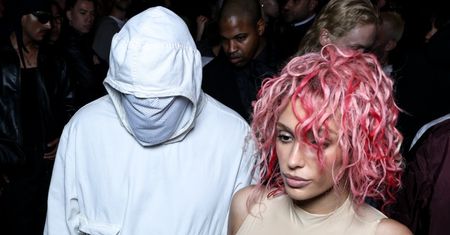 Bianca Censori zamieściła pikantne wideo z Kanye Westem, na którym dotykają się JĘZYKAMI. Przesada?