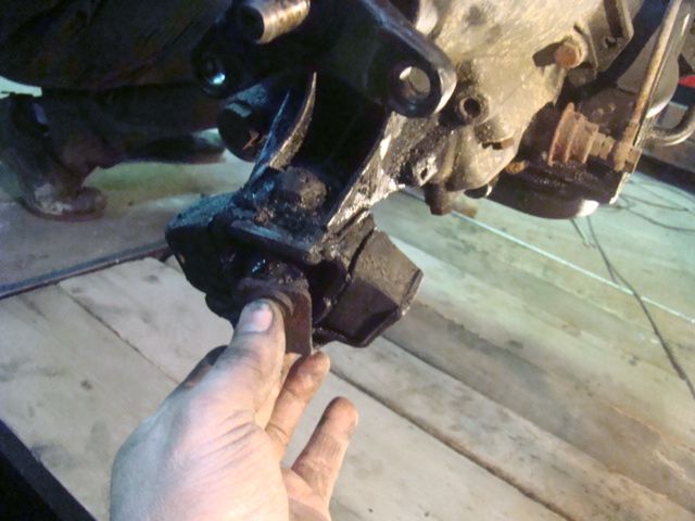 Mercedes 450 SL (R107) - wyjęcie silnika 10