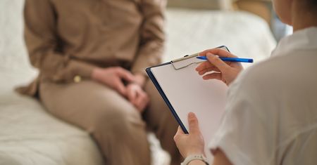 Terapia kognitywna – na czym polega i kiedy się ją stosuje?
