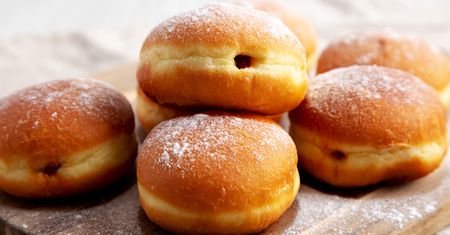 To najlepszy przepis na pączki. Do ciasta dodaję ciepłe warzywo, więc wychodzą pulchne
