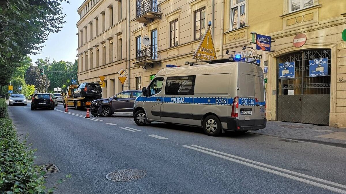 Kolizja aut na ul. Kołłątaja w centrum Lublina